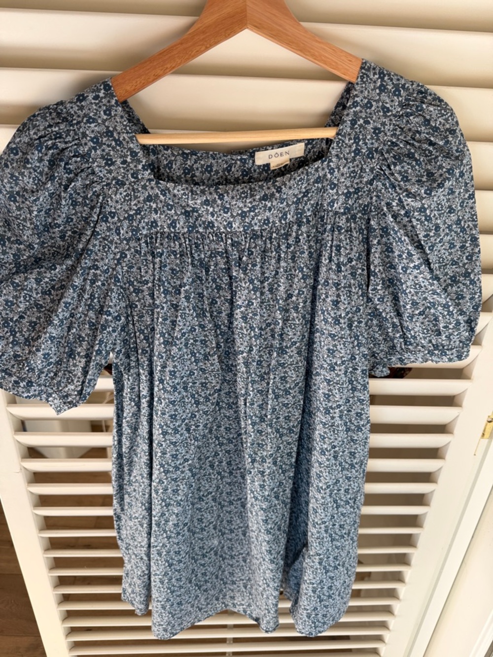 Doen Blue Micro-Floral Puff-Sleeve Tunic Top